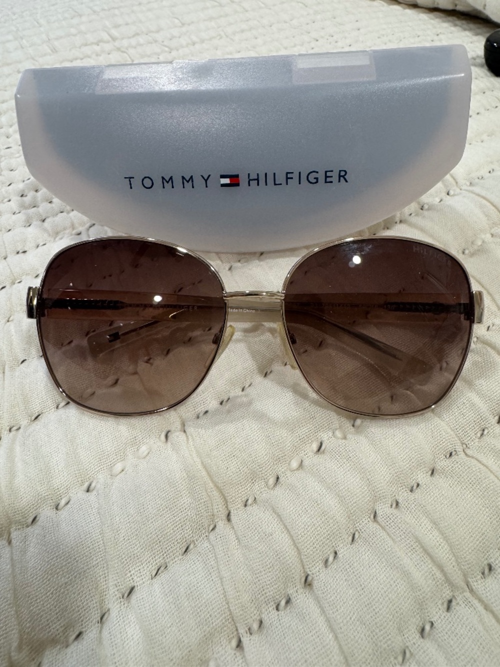 Tommy Hilfiger women’s Oversized gold tone sunglasses w/ case